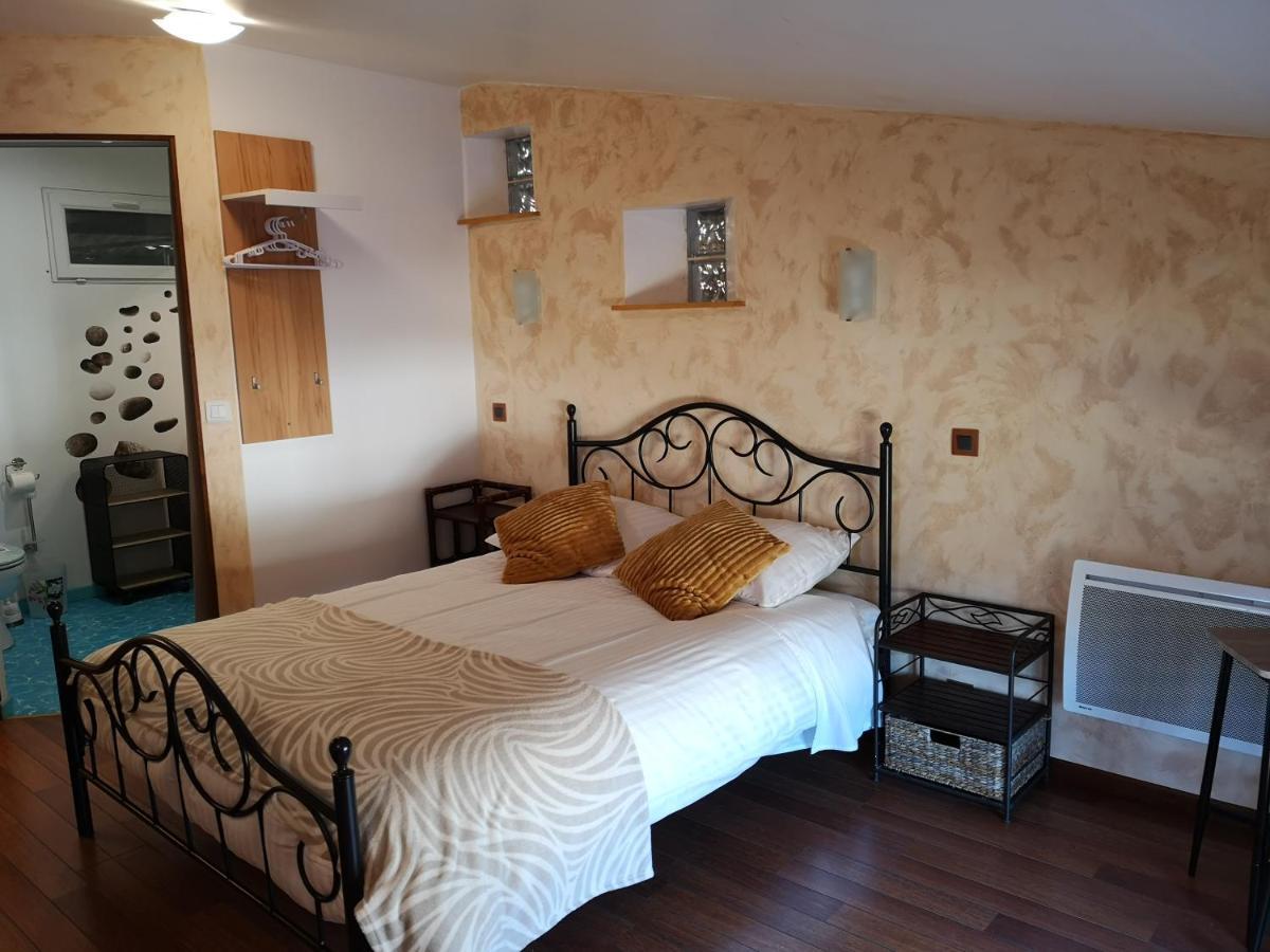Apartamento Launie Lea Eyzerac Exterior foto